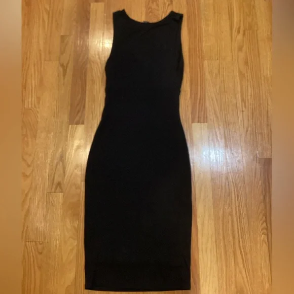 Elegant Black Sleeveless Dress - Picture 6 of 6